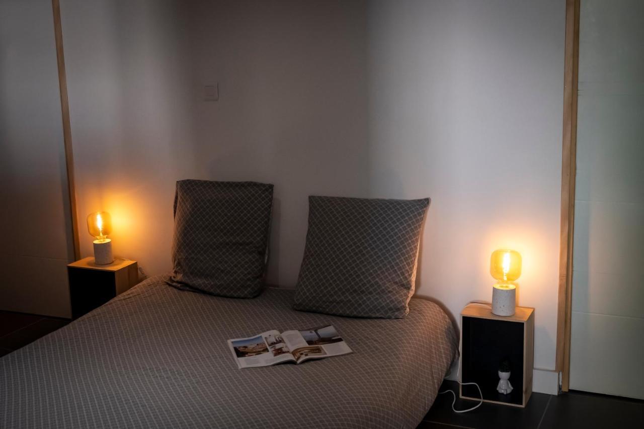 Superbe Appartement Avec Patio 尼姆 外观 照片